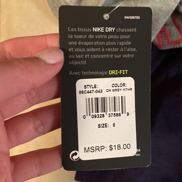 Nike shirt 5/6 m brand new with tags - Picture 4 of 4